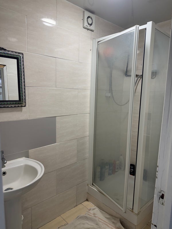 Room Stroud Green Road in Greater London