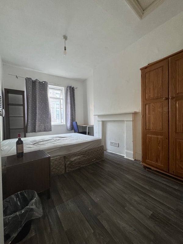 Room Stroud Green Road in Greater London