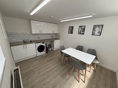 Room Barthomley Road in Stoke-On-Trent