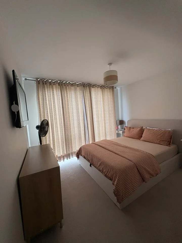 Room Pembroke Broadway in Surrey Heath