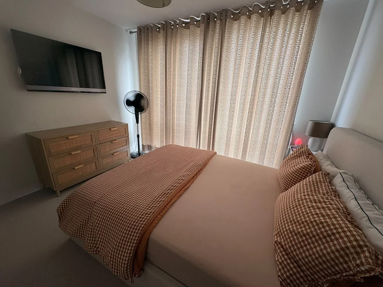 Room Pembroke Broadway in Surrey Heath
