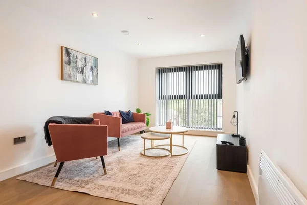 Flat Pontefract Lane in Leeds