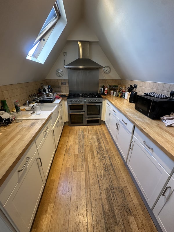 Room Renfrew Road in Greater London