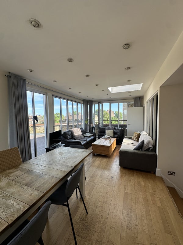 Room Renfrew Road in Greater London