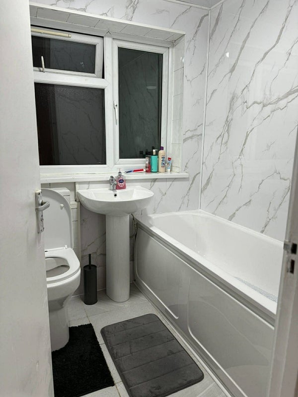 Room Crediton Road in Greater London