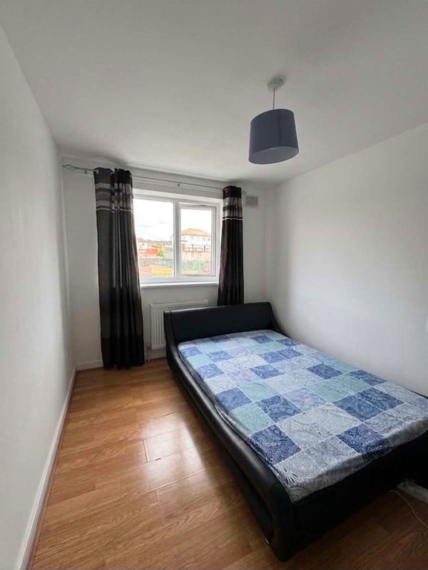 Room Crediton Road in Greater London