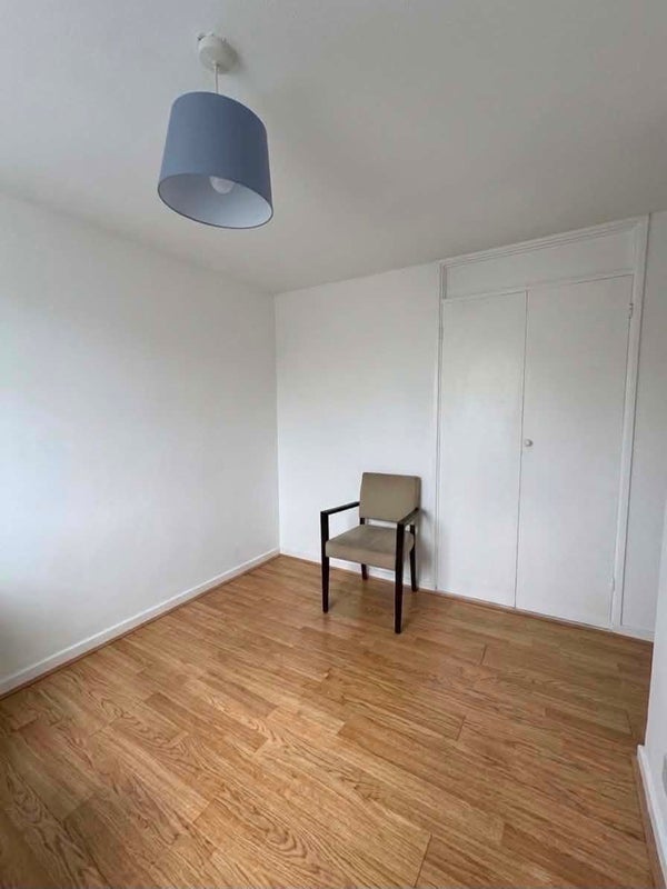 Room Crediton Road in Greater London