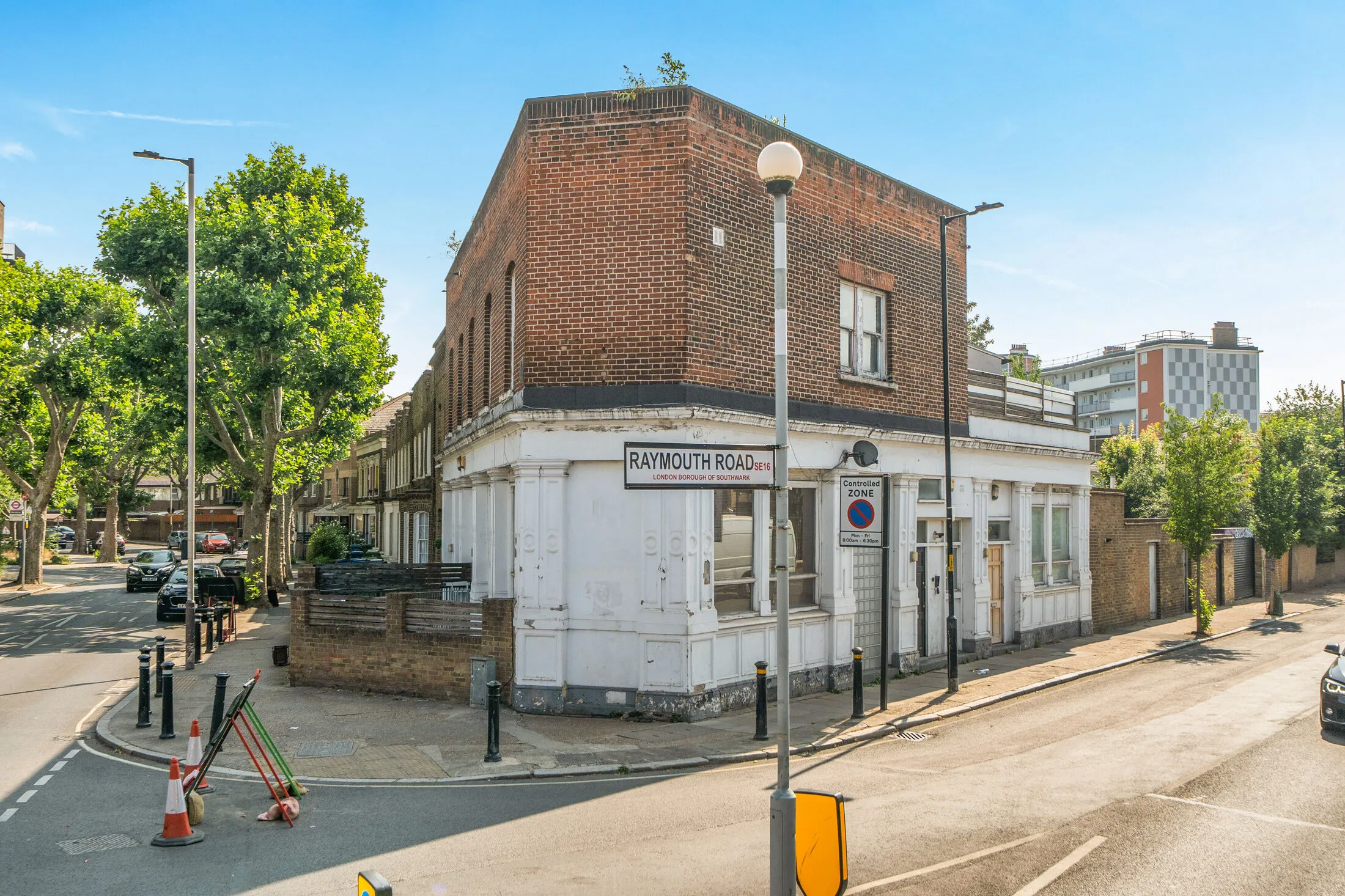 Flat Raymouth Road in Greater London