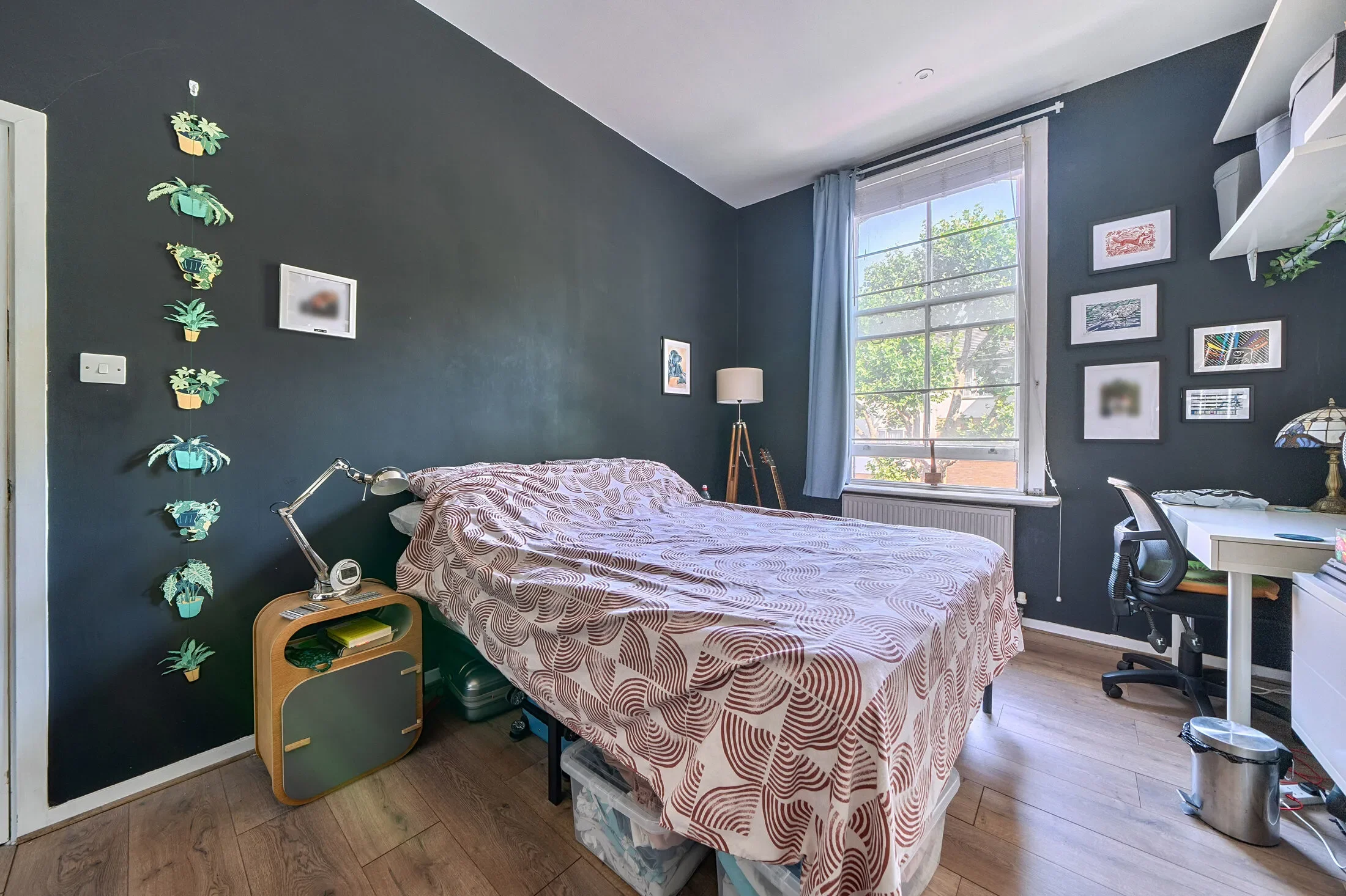 Flat Raymouth Road in Greater London