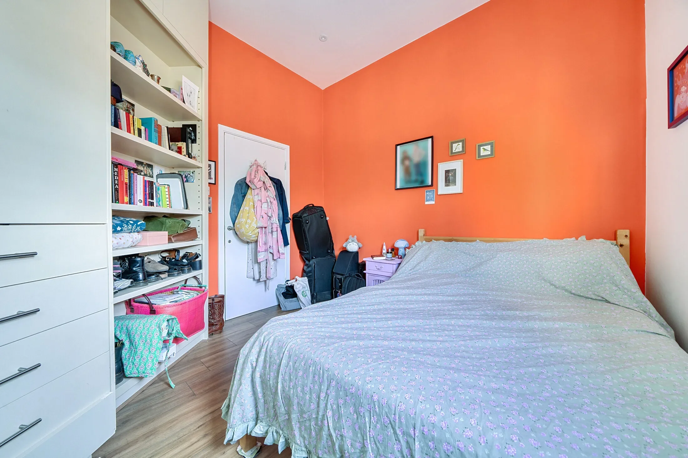 Flat Raymouth Road in Greater London