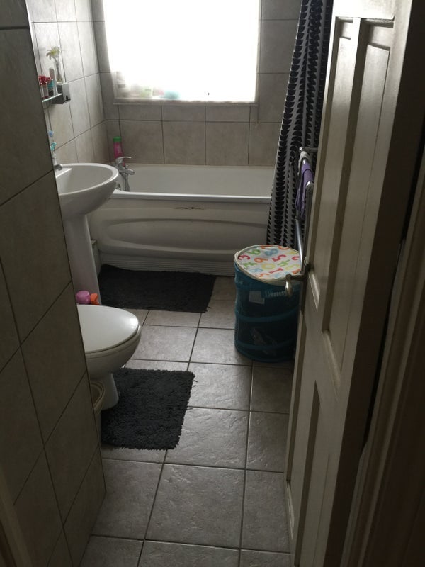 Room North End Road in Greater London