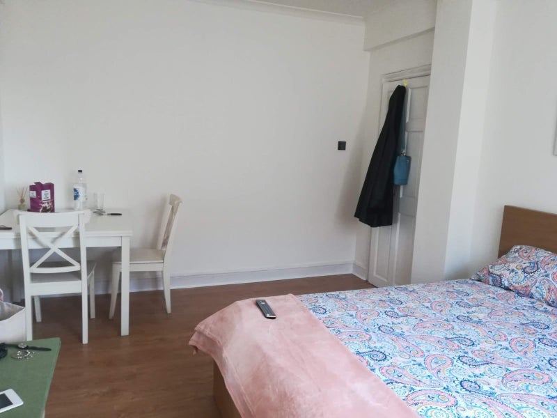 Room North End Road in Greater London