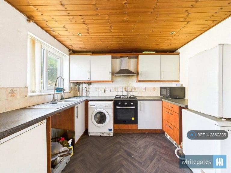 House Eversley Drive in Bradford