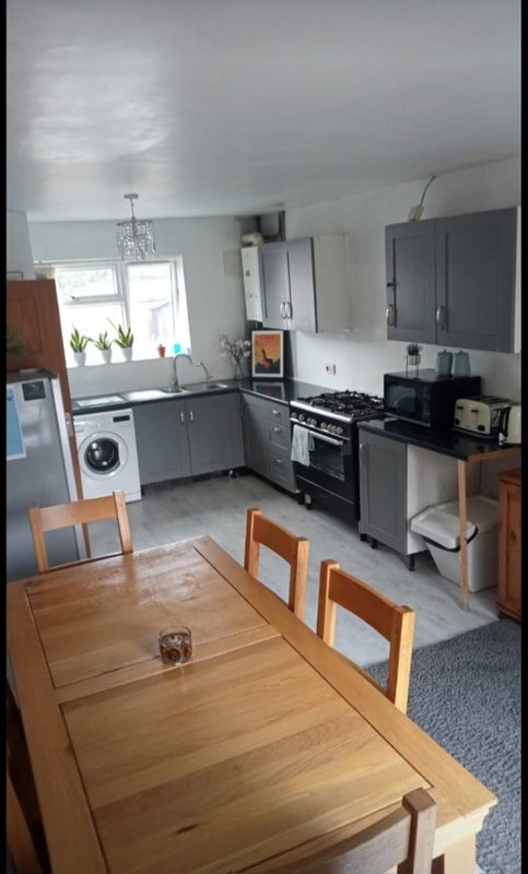 Room Plumpton Street in Wakefield