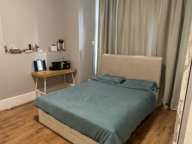 Flat Walm Lane in Greater London