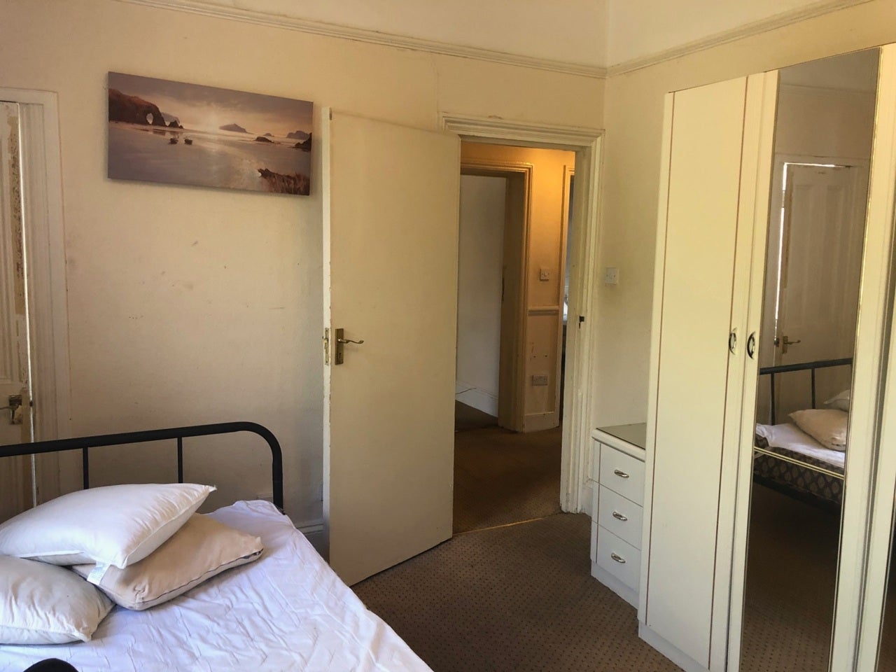 Flat Walm Lane in Greater London