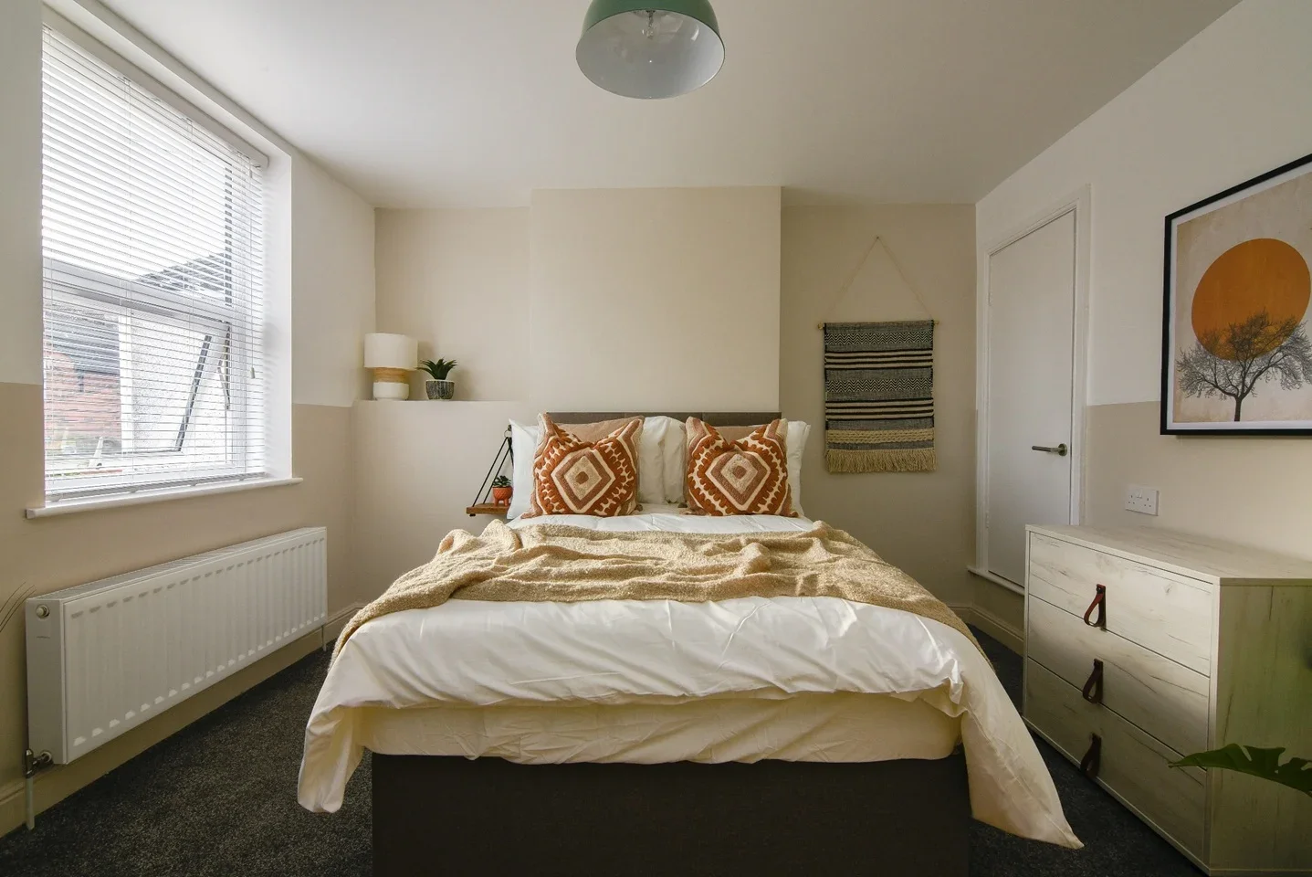 Room High Street in Sandwell