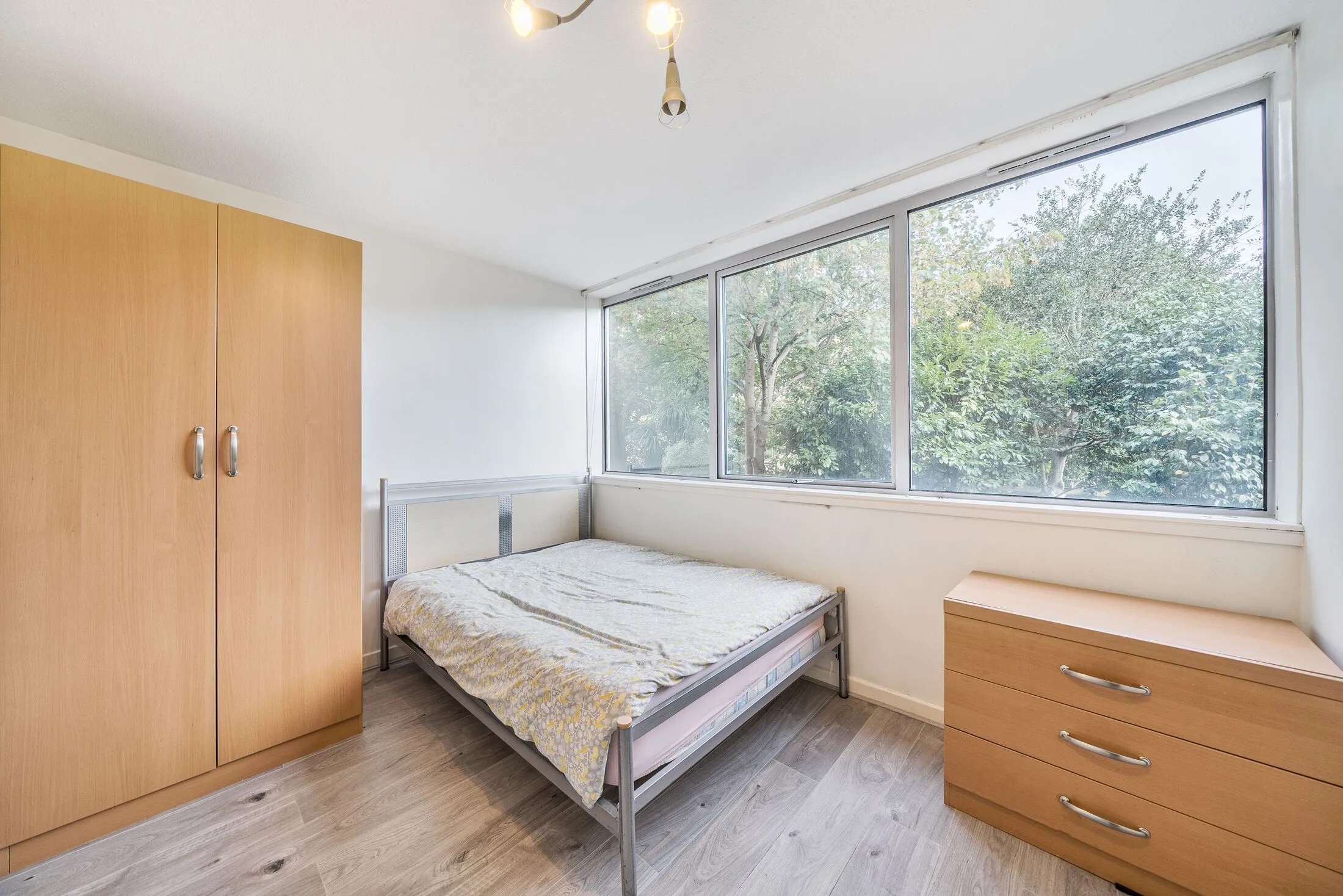 Flat Smithwood Close in Greater London