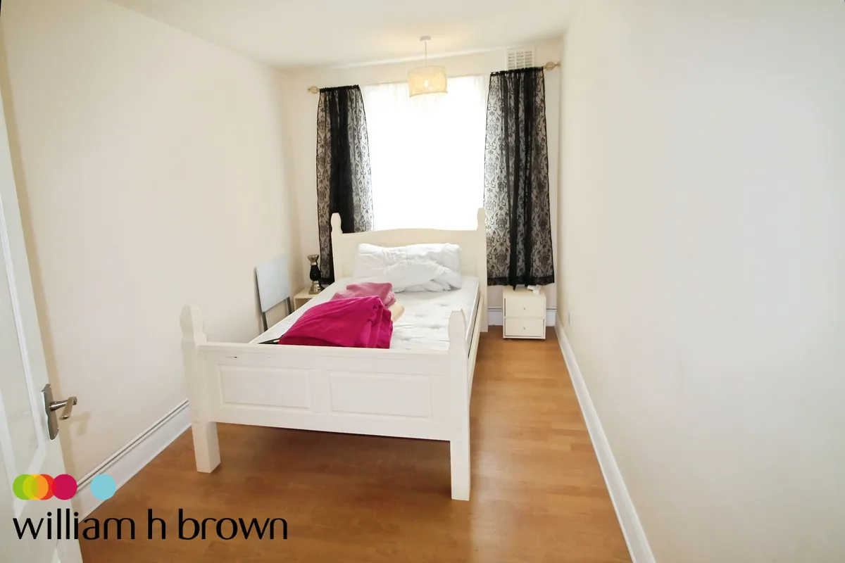 Flat Crammavill Street in Grays