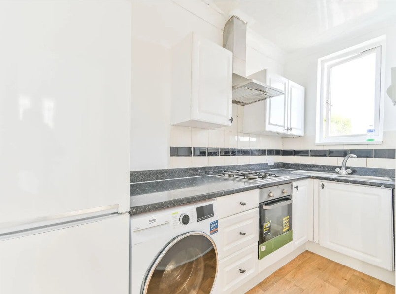 Flat Greenford Road in Greater London