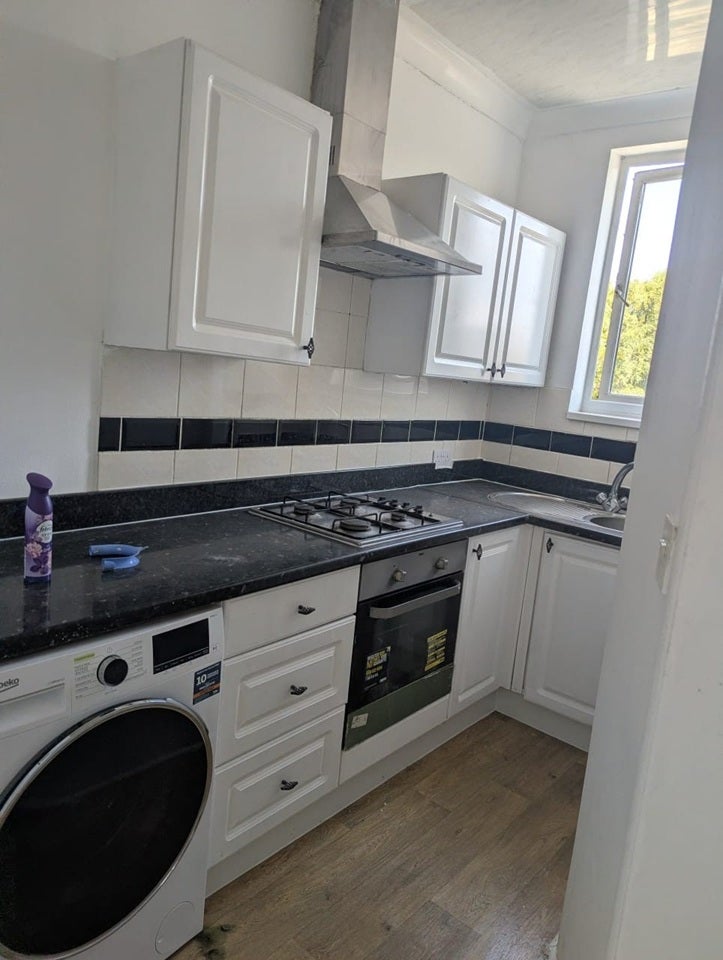 Flat Greenford Road in Greater London