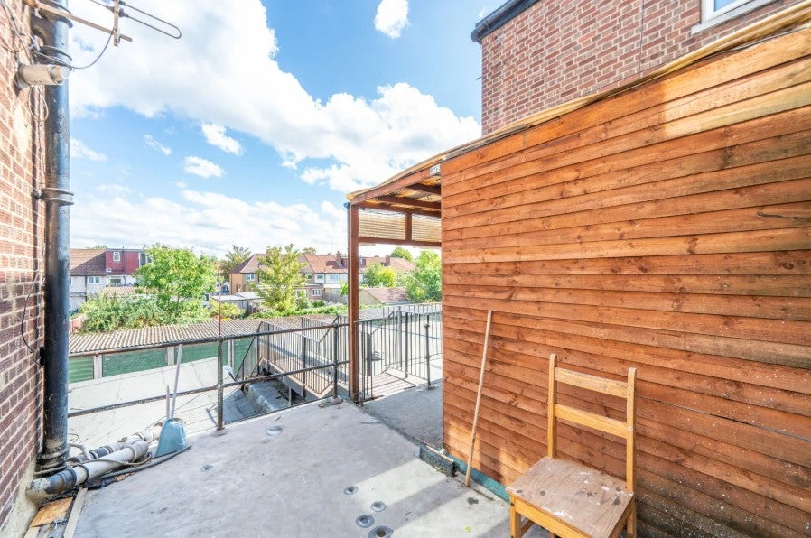 Flat Greenford Road in Greater London