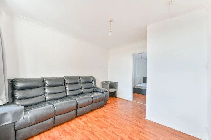 Flat Greenford Road in Greater London