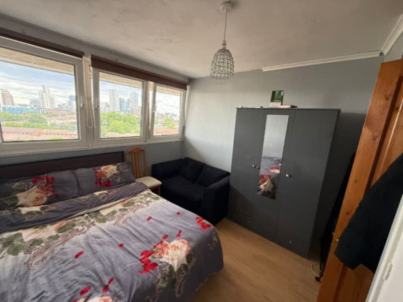 Room Leather Gardens in Greater London