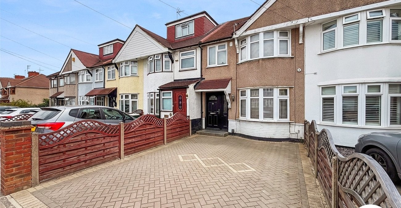 House Montrose Avenue in Greater London