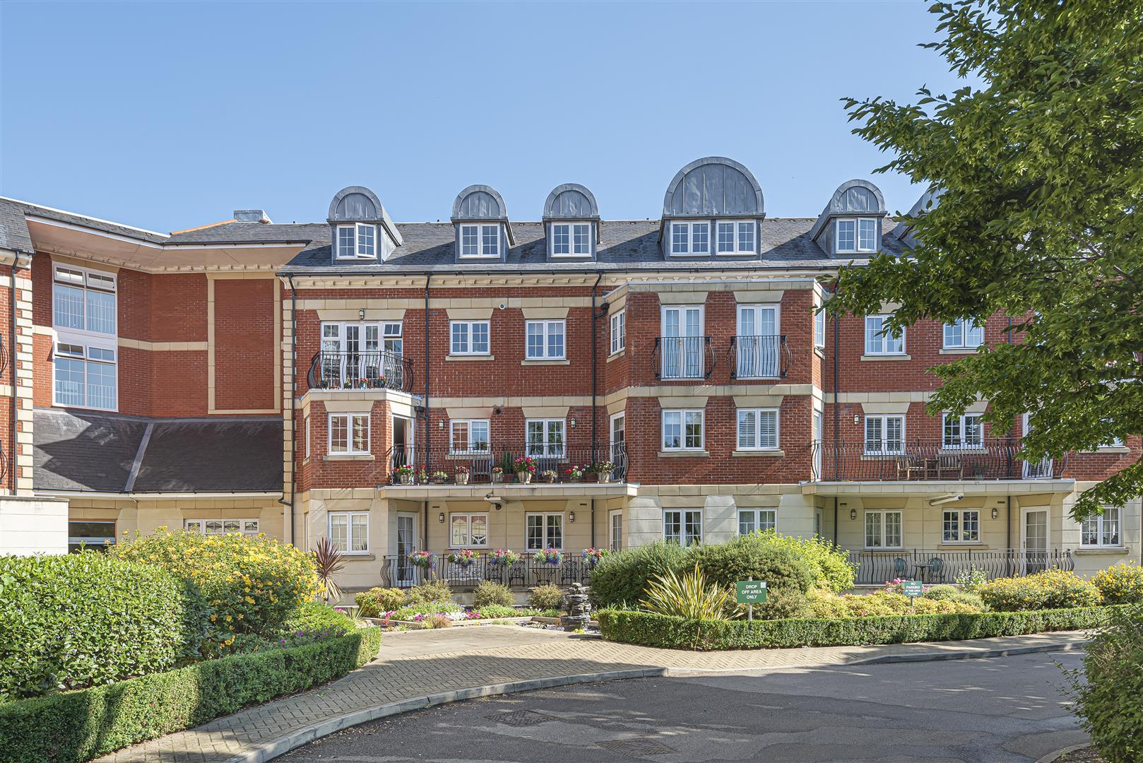 Flat Eastcote Road in Greater London