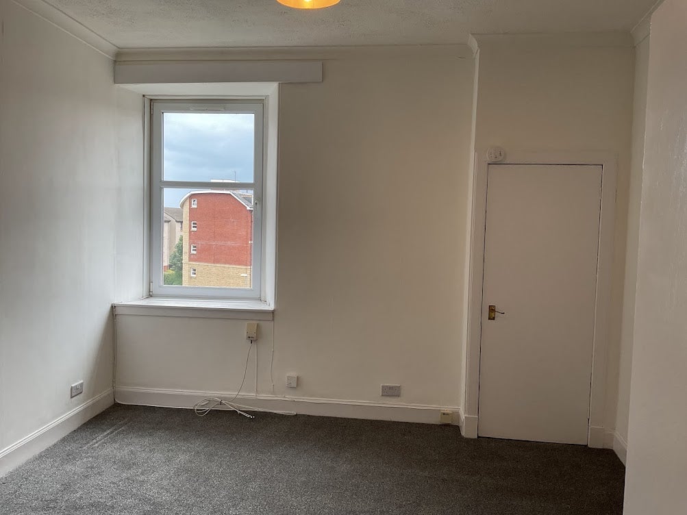 Flat Restalrig Road in Edinburgh
