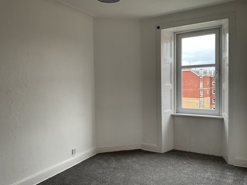 Flat Restalrig Road in Edinburgh