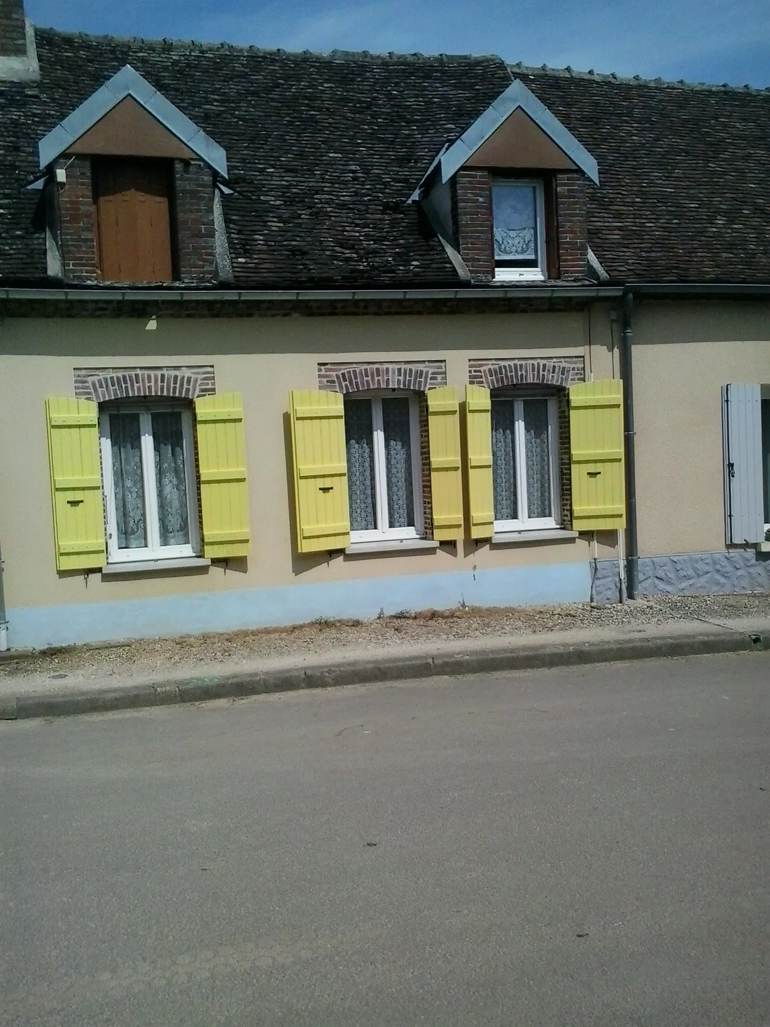 Room Rue Léopold Javal in Courgenay