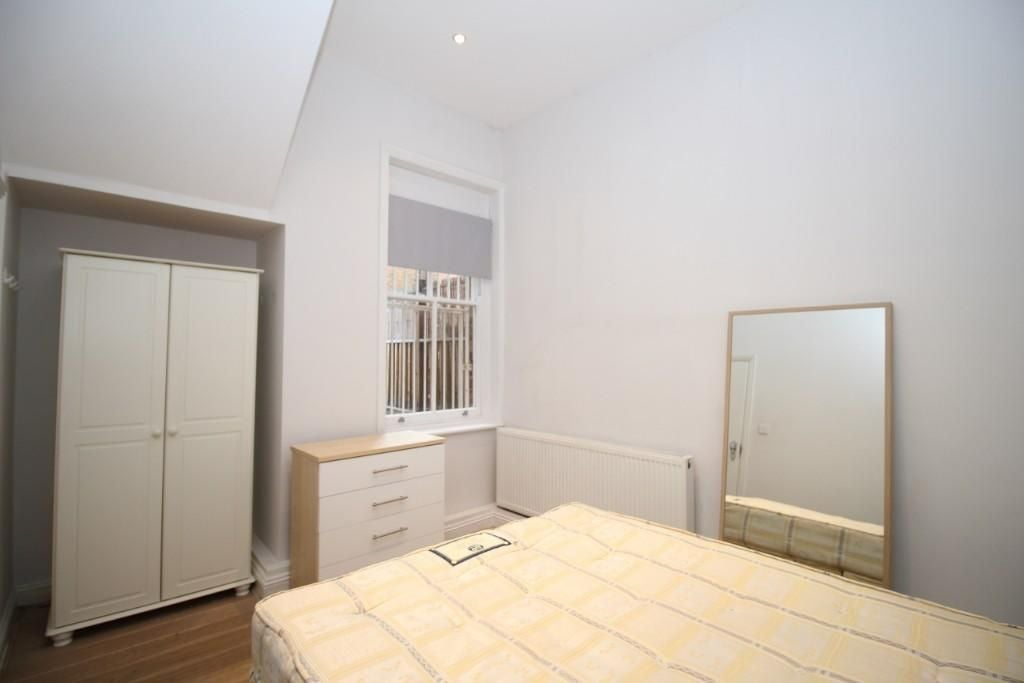 Flat Finchley Road in Greater London