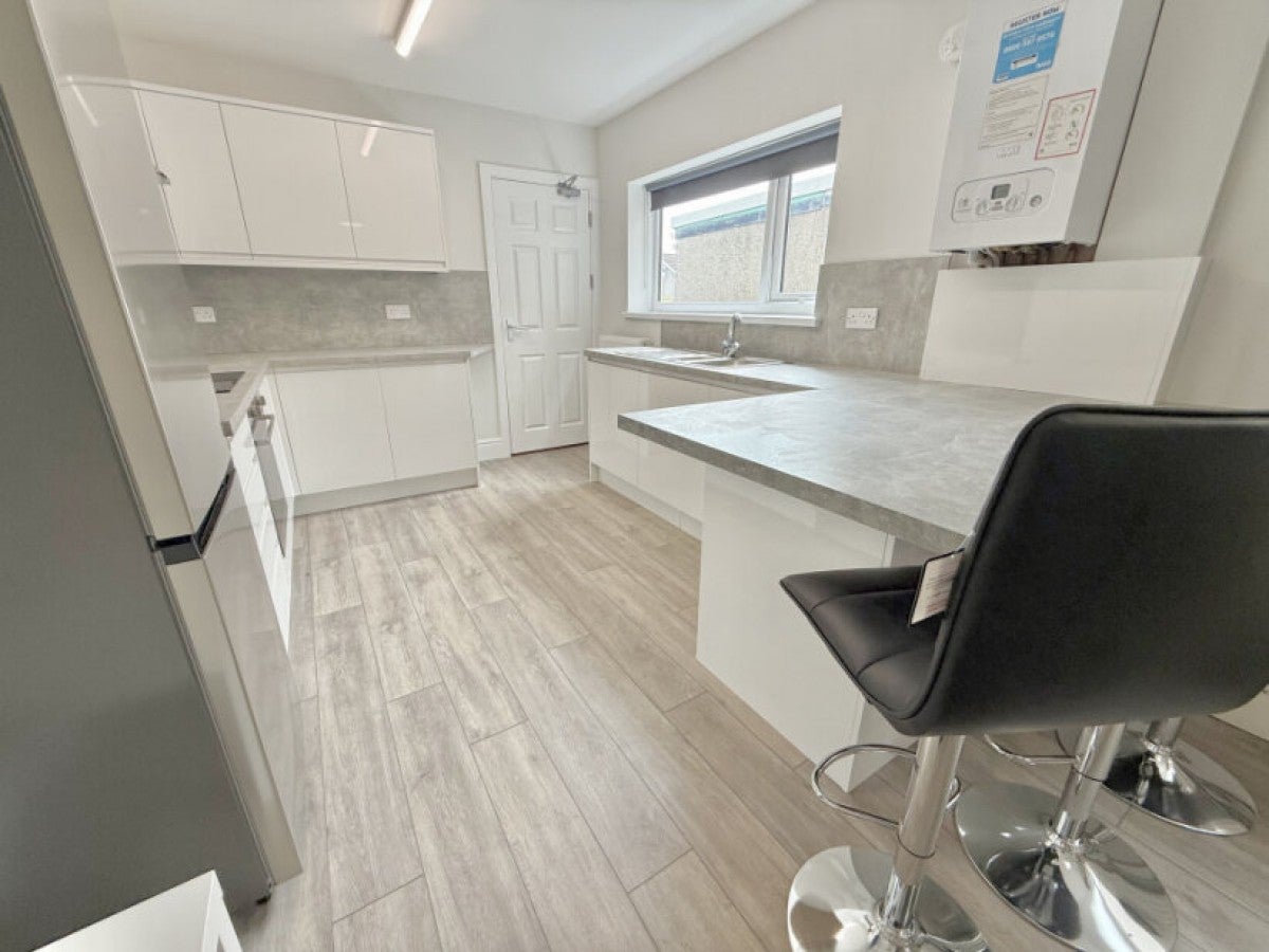 Flat Ysgol Street in Swansea