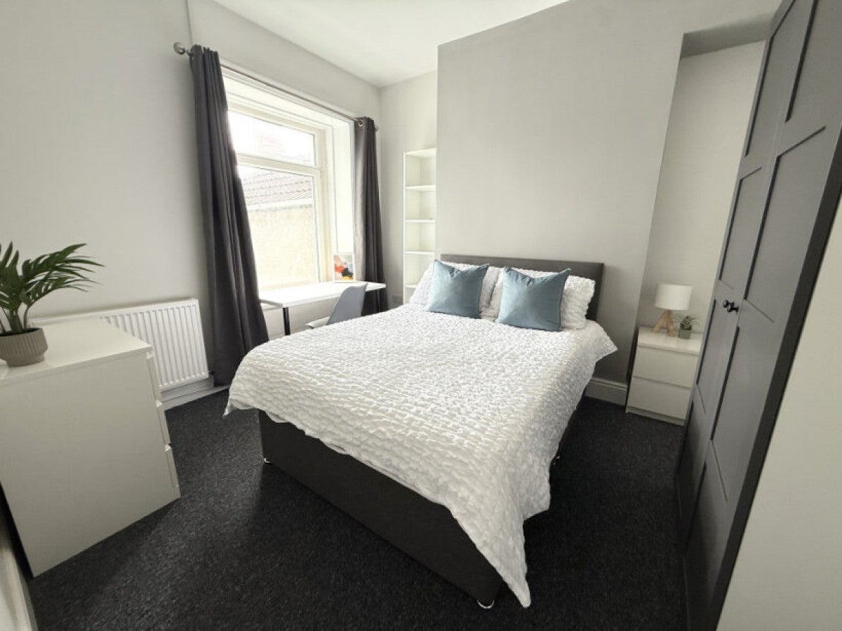 Flat Ysgol Street in Swansea