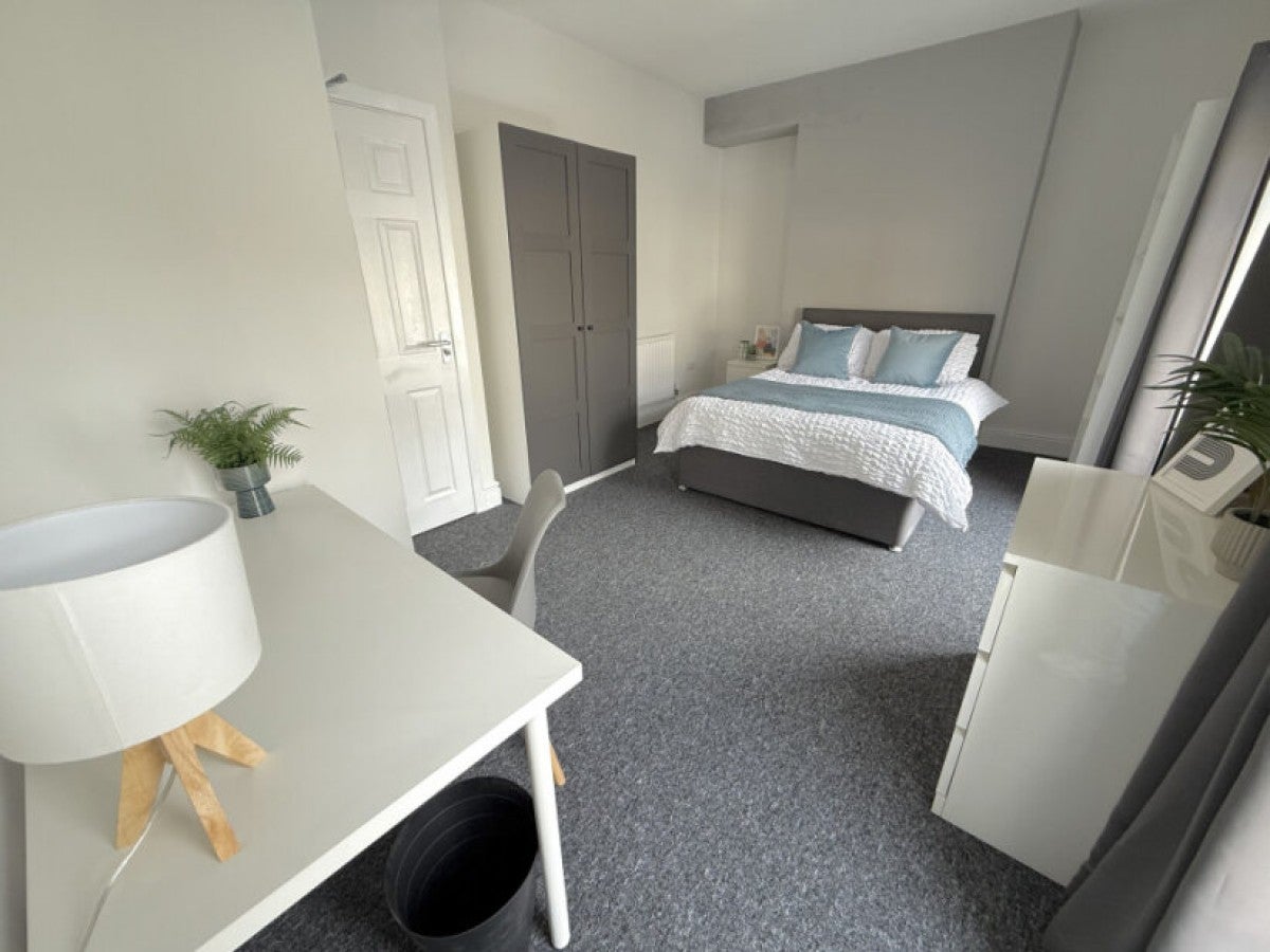 Flat Ysgol Street in Swansea