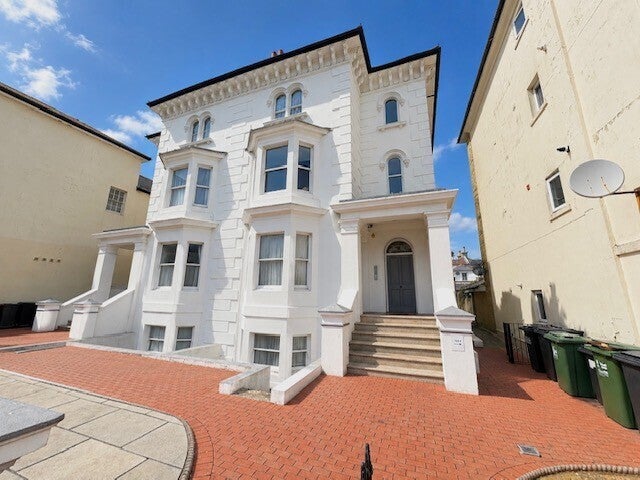 Flat Seaside Road in Eastbourne