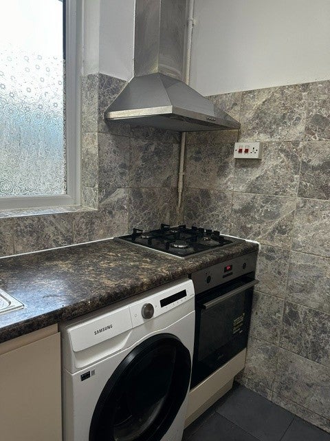 Flat Beaumont Grove in Greater London
