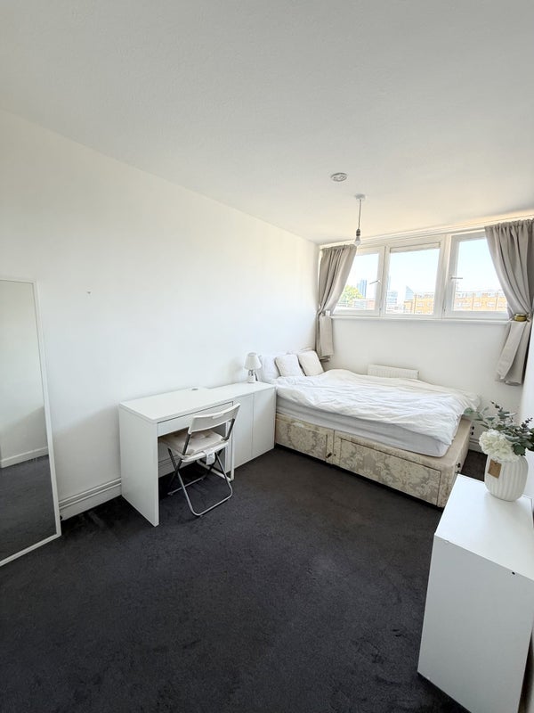 Room Pitfield Street in Greater London