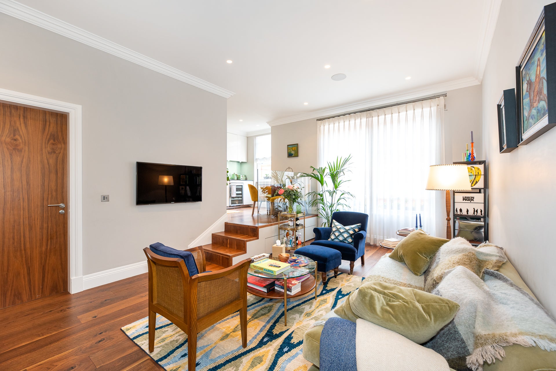 Flat Egerton Gardens in Greater London