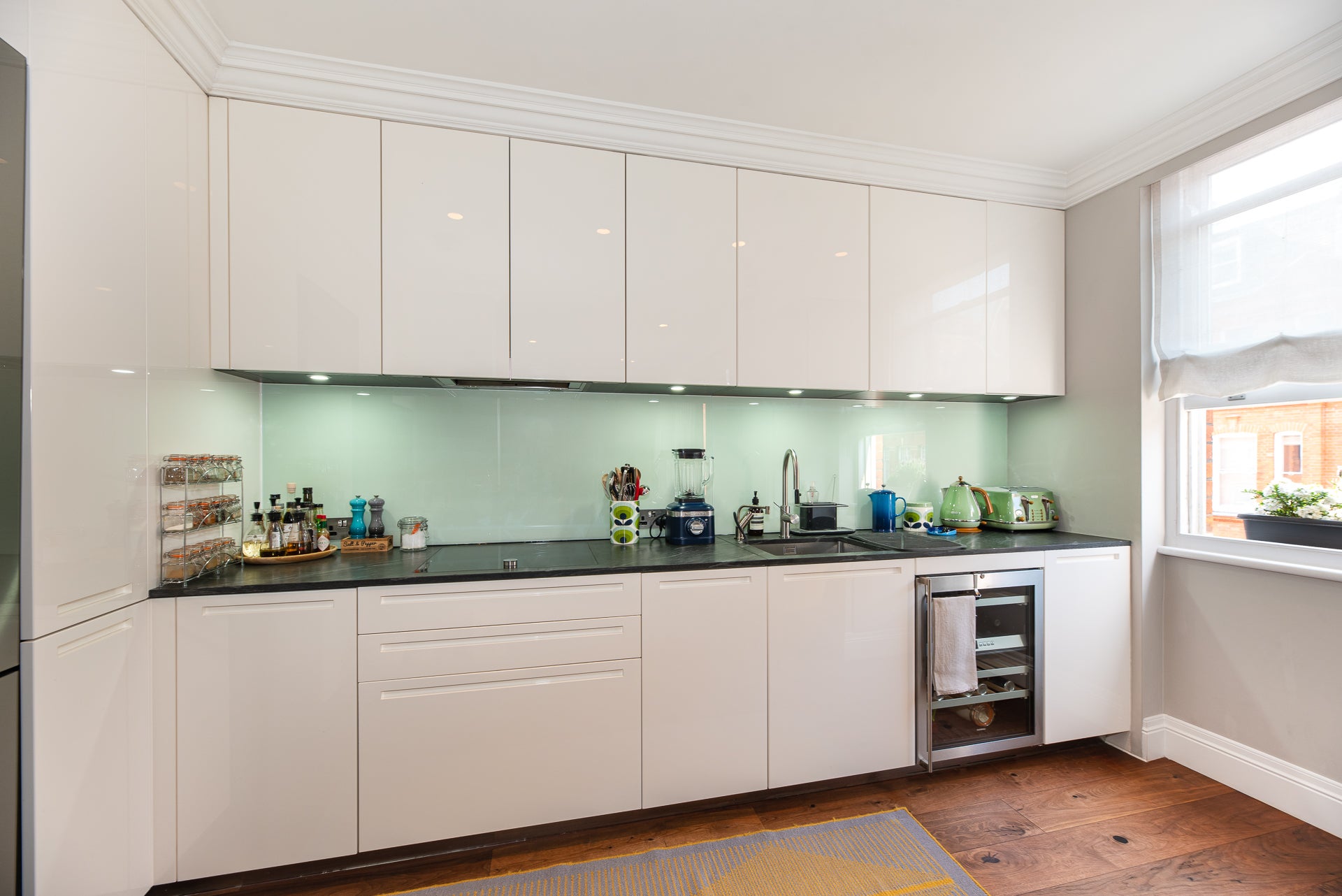 Flat Egerton Gardens in Greater London