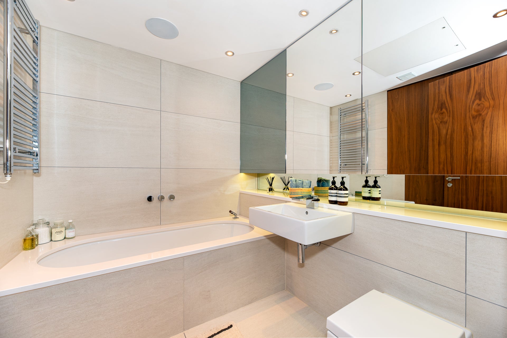 Flat Egerton Gardens in Greater London