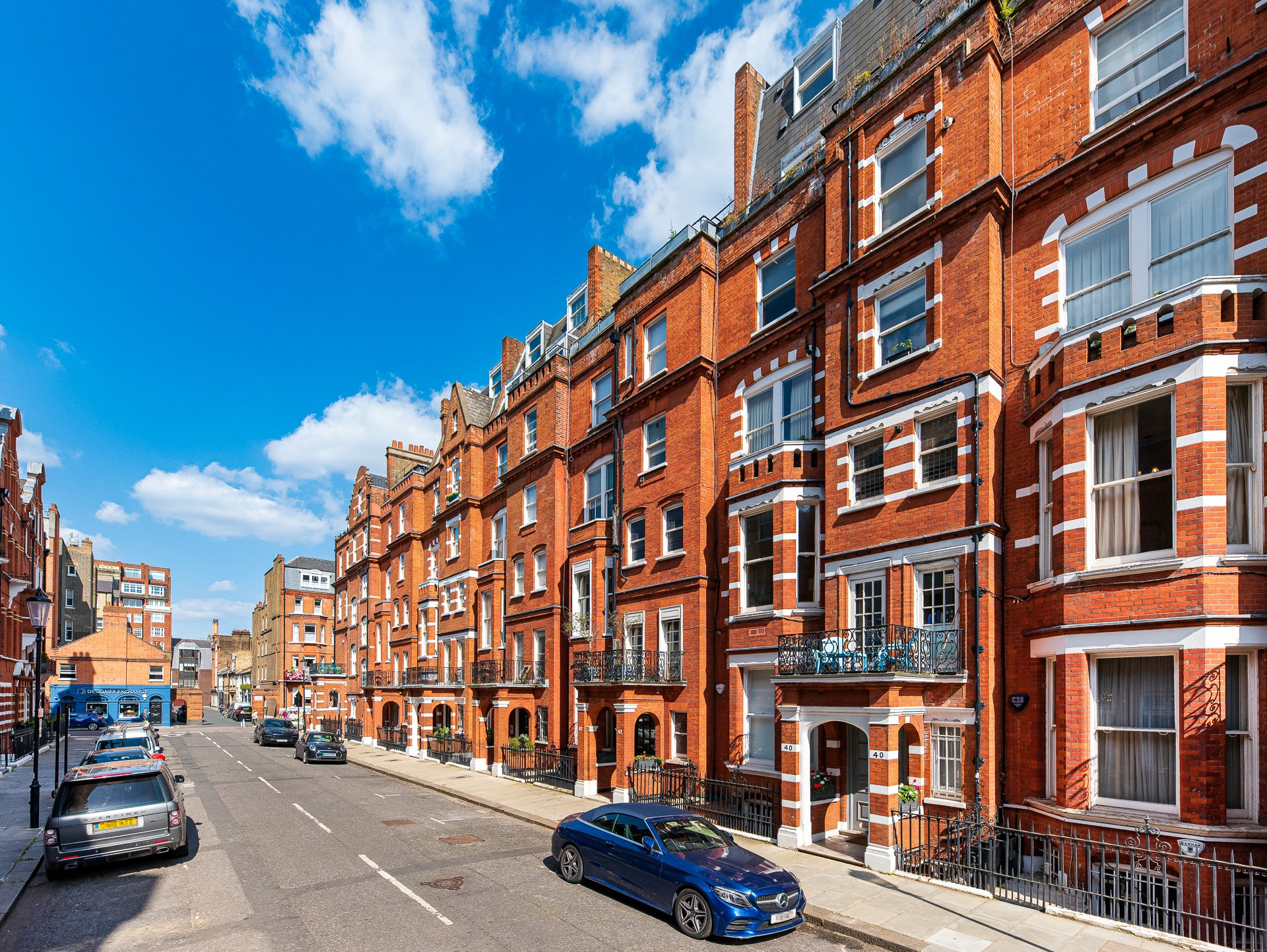 Flat Egerton Gardens in Greater London