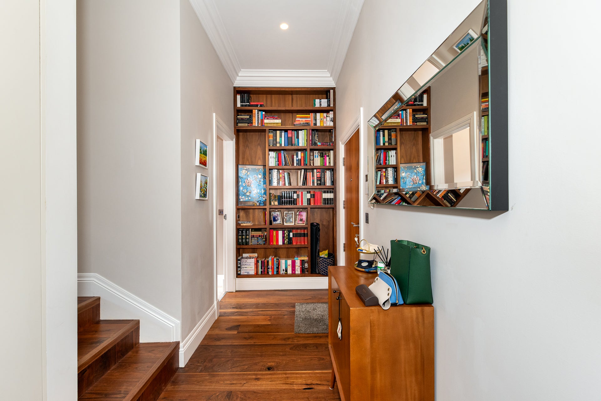 Flat Egerton Gardens in Greater London
