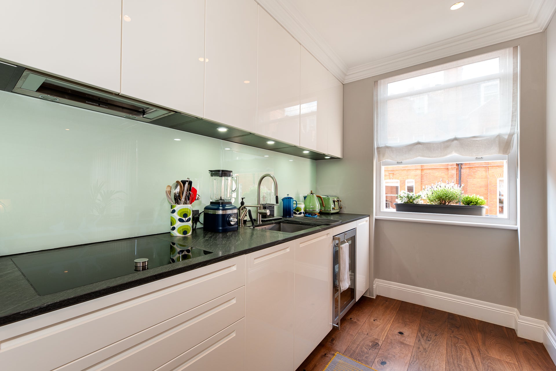 Flat Egerton Gardens in Greater London