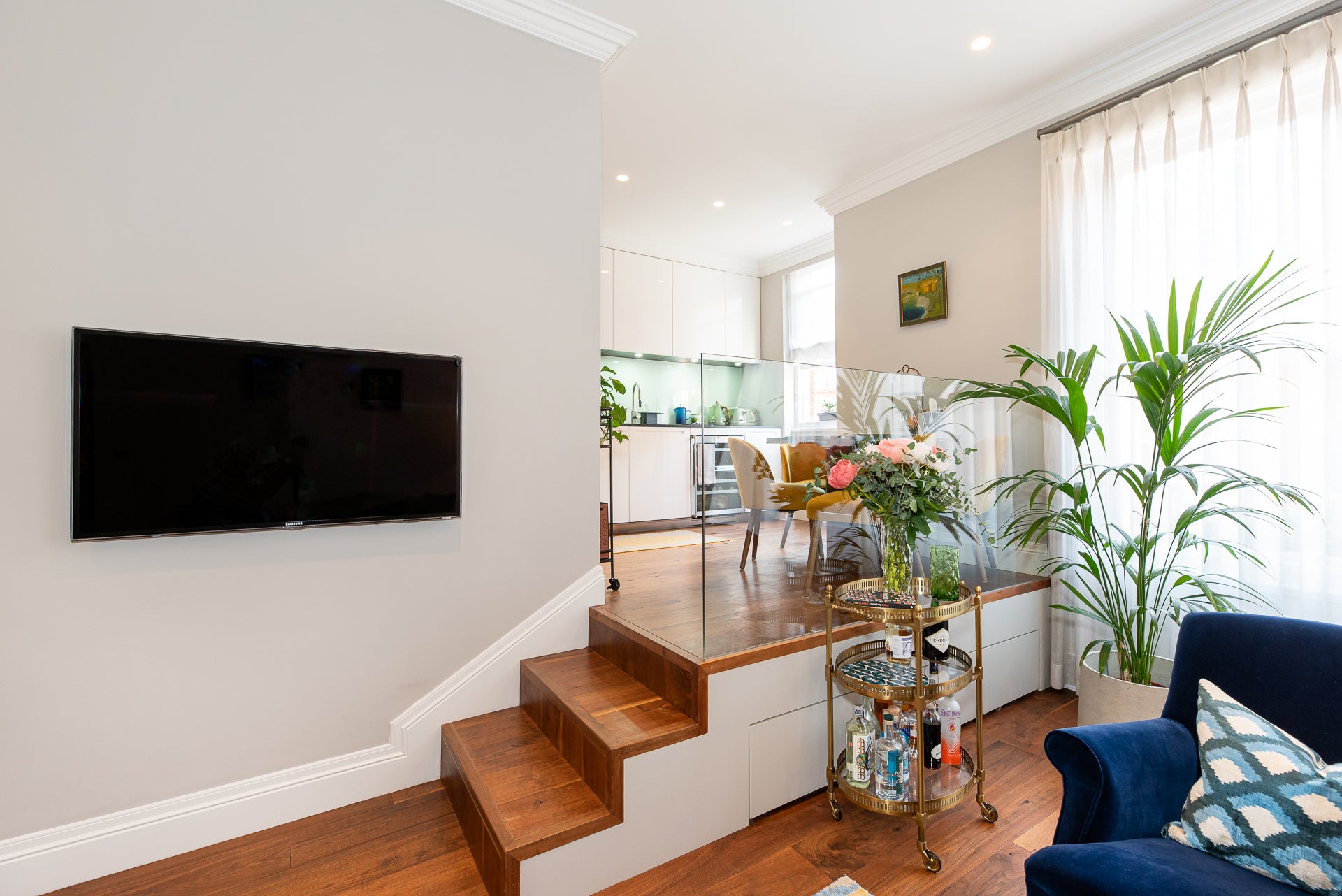 Flat Egerton Gardens in Greater London