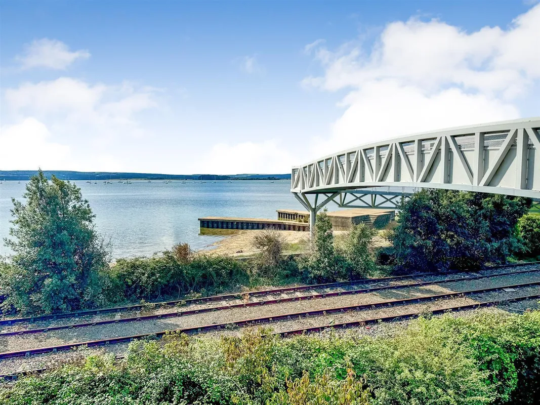 Flat Norton Way in Poole