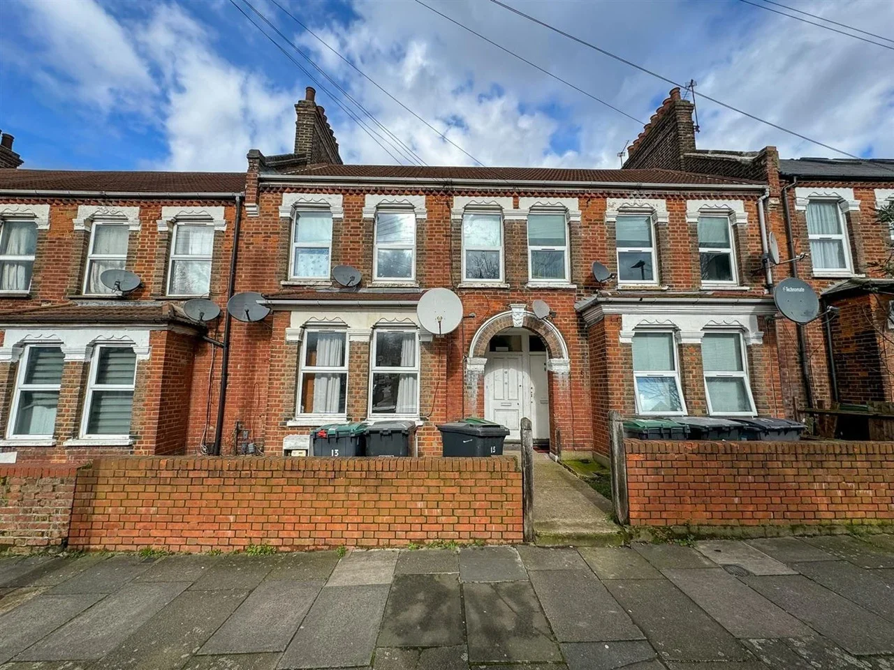 Flat Wimborne Road in Greater London