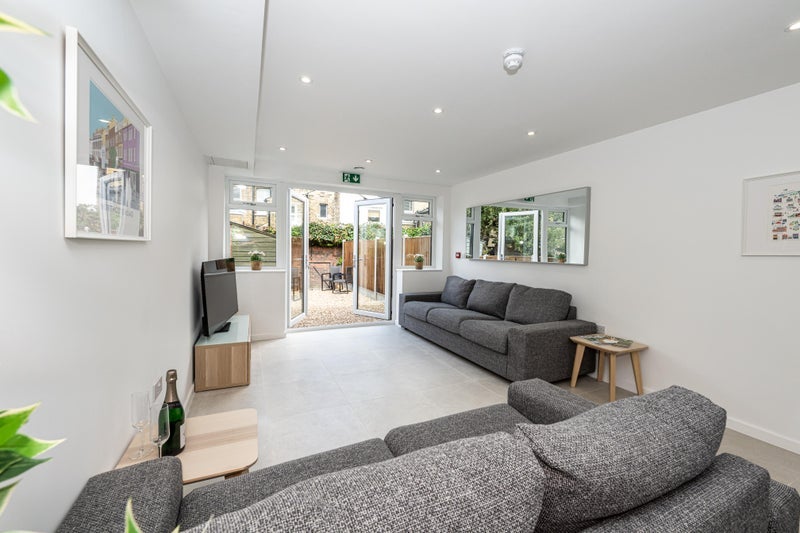 Room Falcon Grove in Greater London